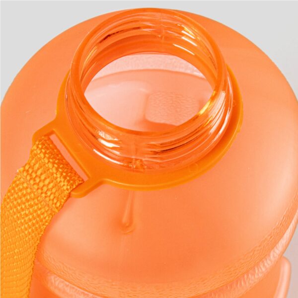 Image highlighting the wide mouth of the 1 litre jug gym water bottle which is ideal for ice cubes or scoops of electrolytes