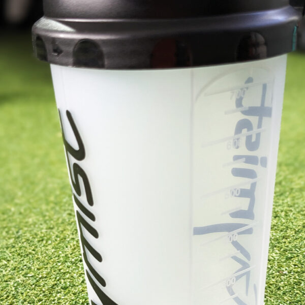 Close up of the embossed measurements on the 600ml protein shaker from Gymist